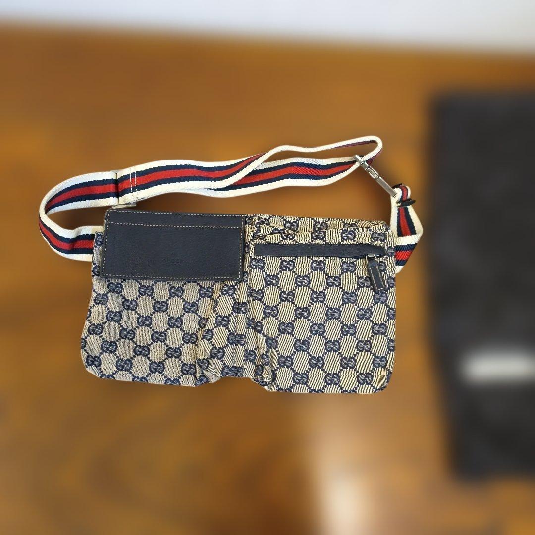 グッチ　GUCCI　GGパターンのボディバッグ、キャンバス　美品10回使用