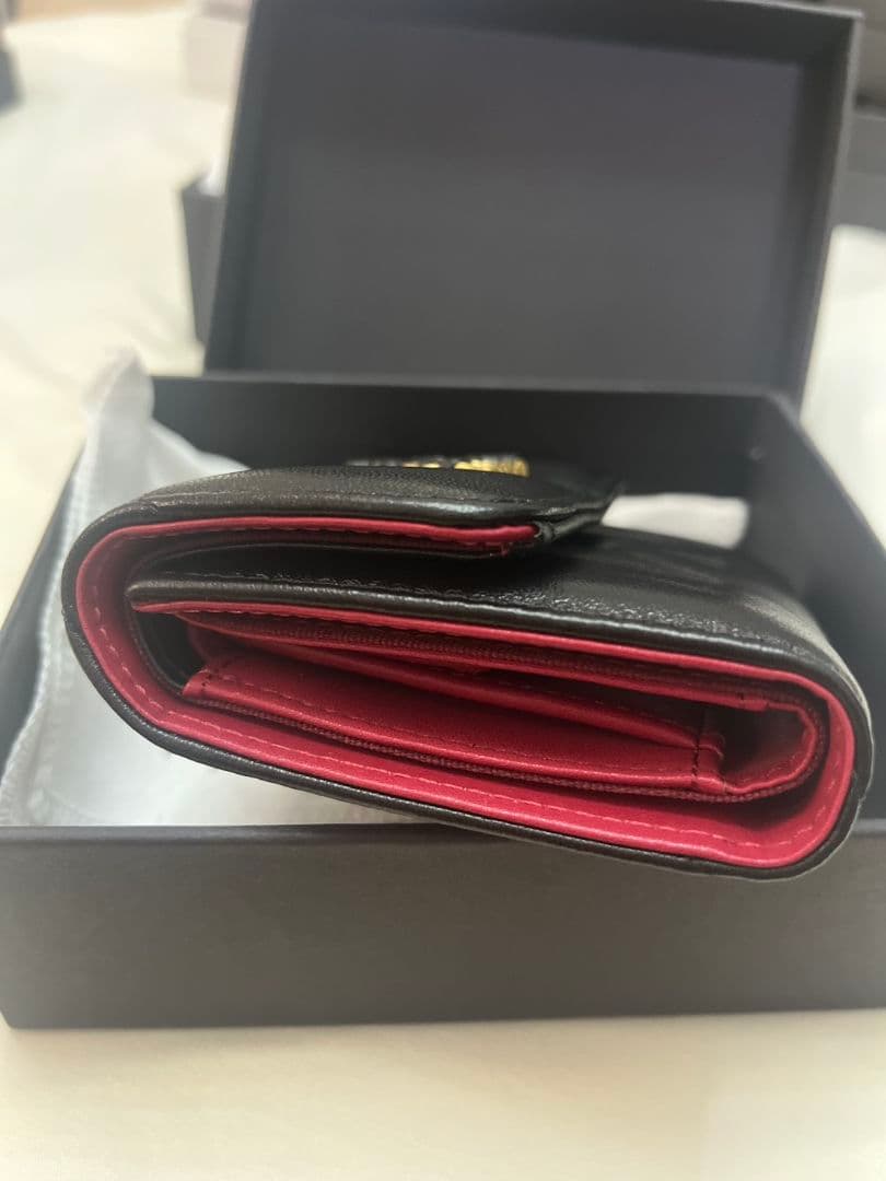 CHANEL 三つ折り財布 黒/赤