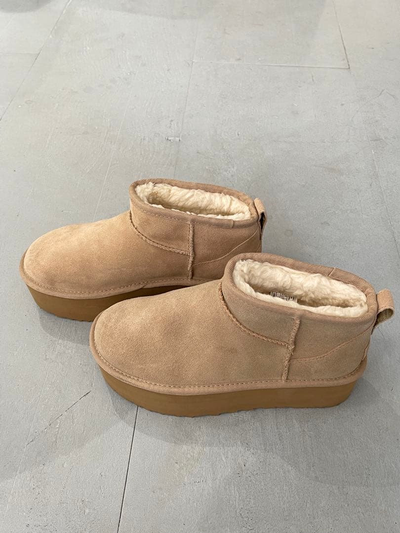 UGG ベージュ 厚底ムートンブーツ