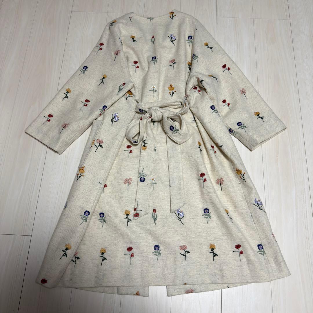 l'atelier du savon きちんと並ぶお花刺繍　ロングコート