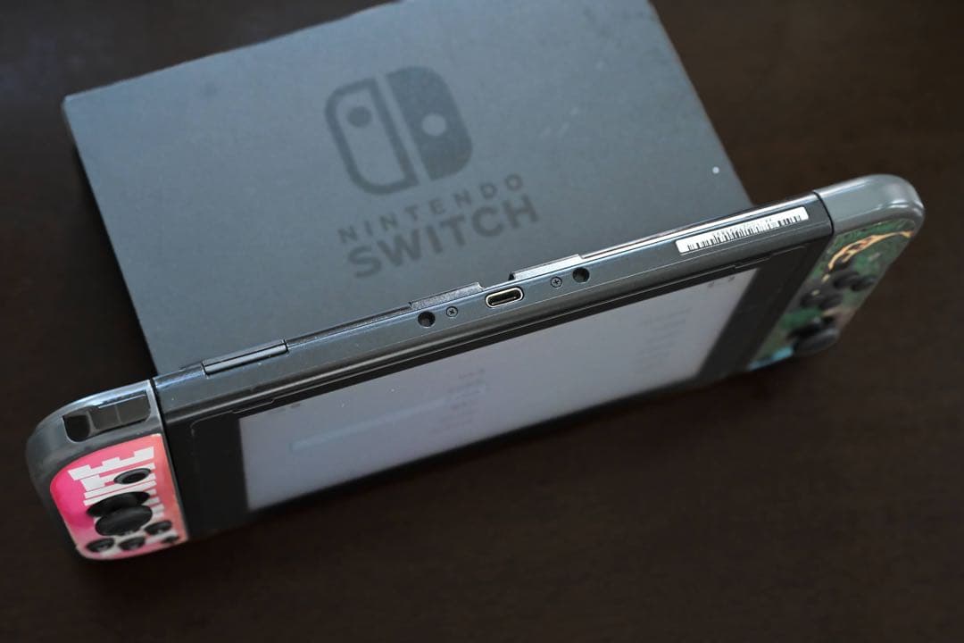 【中古品】Nintendo Switch 本体＋キャリングポーチ