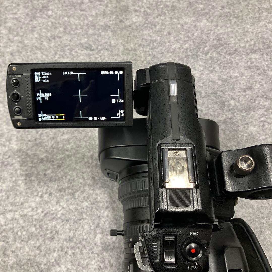 JVC 業務用ビデオカメラ　 GY-HM600 本体と付属品