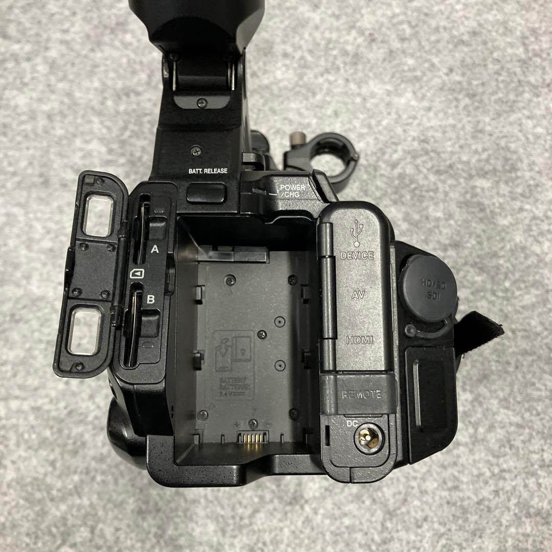 JVC 業務用ビデオカメラ　 GY-HM600 本体と付属品