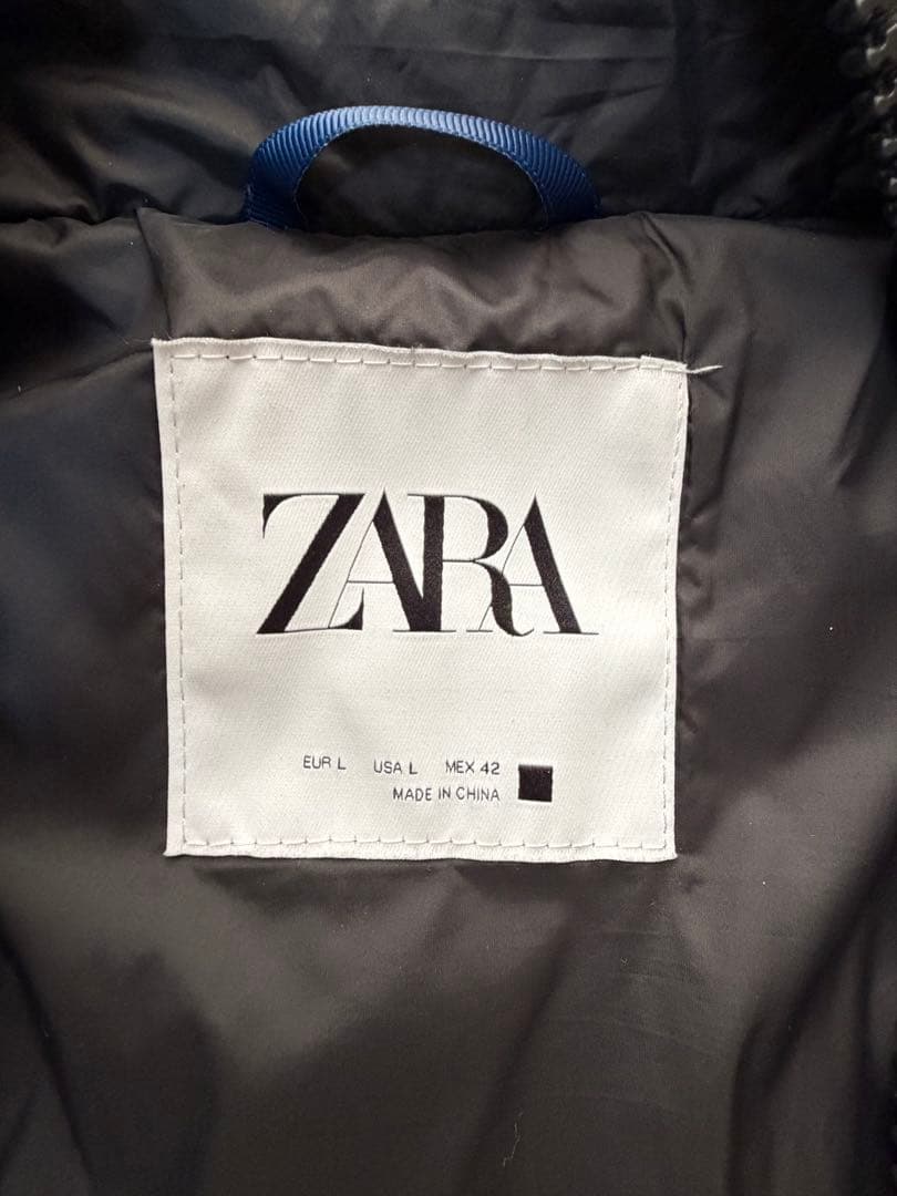 ZARA 黒 ダウンベスト Lサイズ　超光沢 軽量 フード 黒 ジャケット
