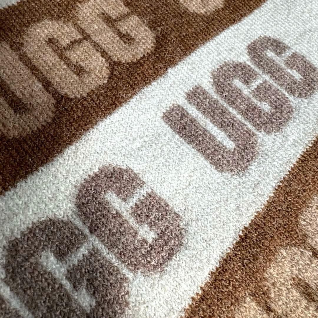 新品未使用タグ付き UGG グラフィック ロゴ スカーフ マフラー 総ロゴ