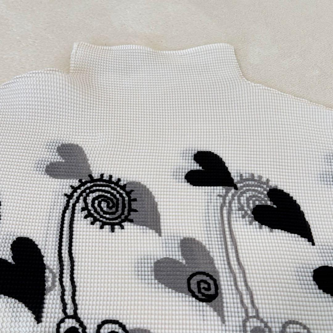 ISSEY MIYAKE me プリーツ　ハート柄　半袖　Tシャツ