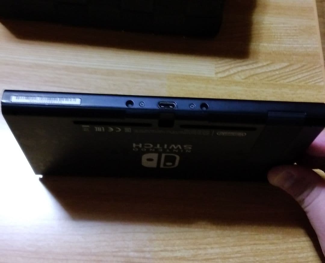 ニンテンドースイッチ本体のみ。 どうぶつの森バージョン