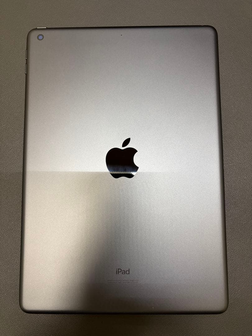 iPad 第8世代 Wi-Fi 128GB シルバー（外箱、純正充電器付）