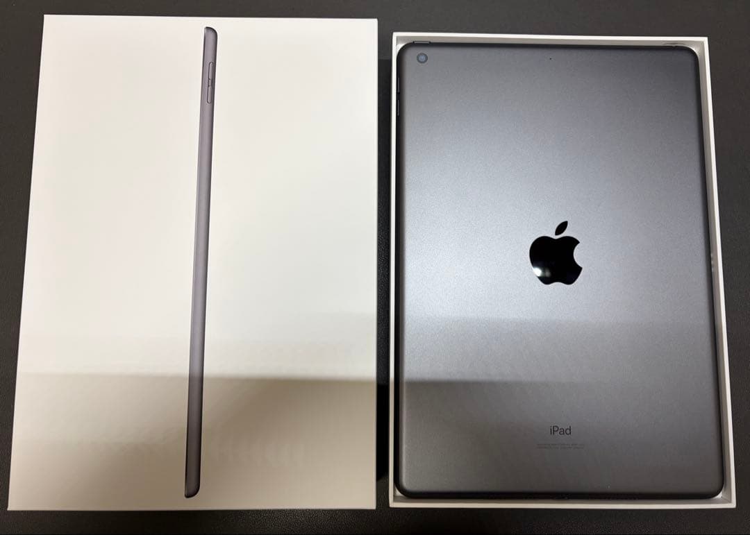 iPad 第8世代 Wi-Fi 128GB シルバー（外箱、純正充電器付）