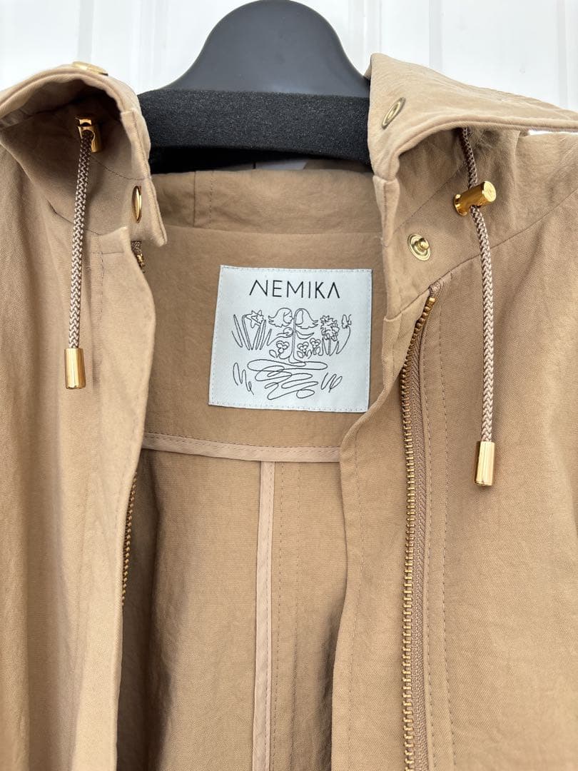 NEMIKA ネミカ　レリアン　フード付き　ナイロンコート　マウンテンコート