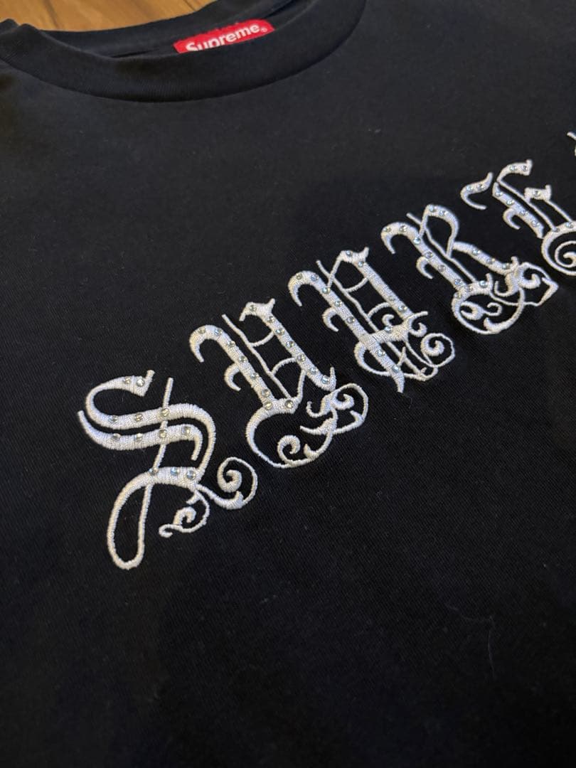 Supreme Old English Rhinestone Top tig着用