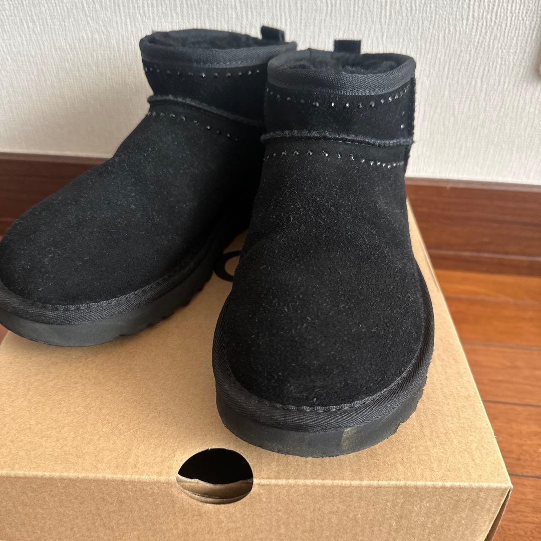 UGG ブラック ムートンブーツ スタッズ付き　 1回使用