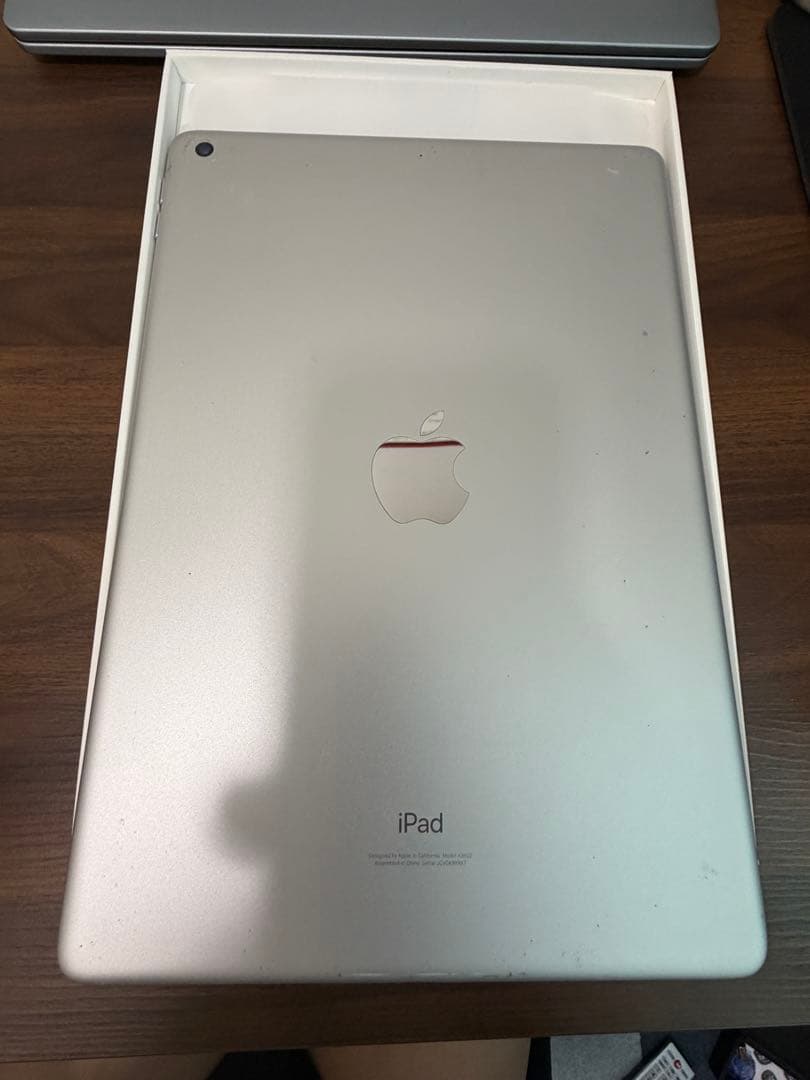 Apple iPad シルバー 本体　第9世代