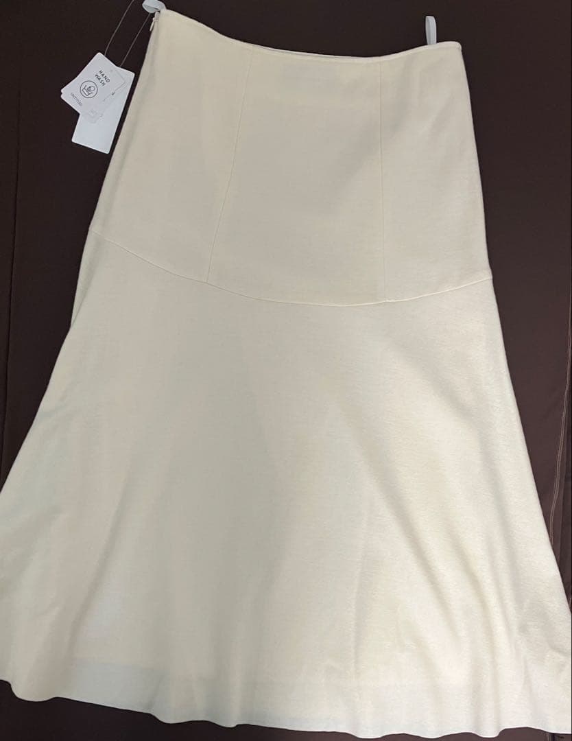 新品　UNTITLED オフホワイト　スカート