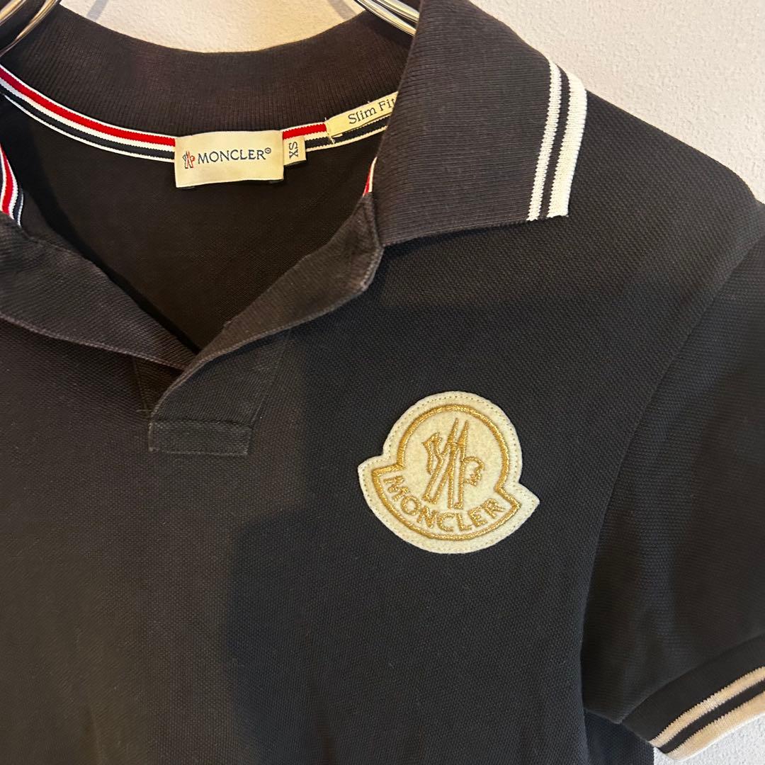 MONCLER ブラック ポロシャツ 半袖 スリムフィット