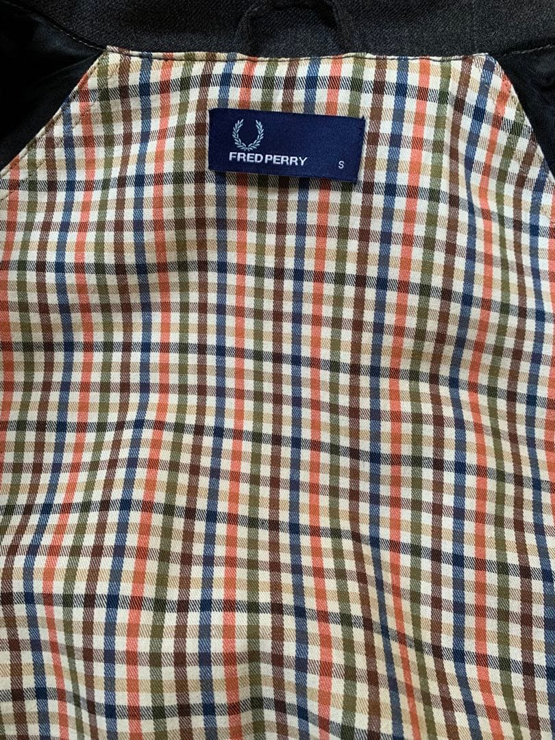 FRED PERRY ジップアップ　ブルゾン