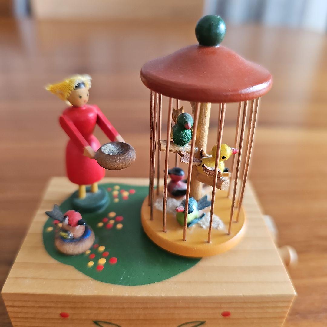 【お値下げ】ドイツ ヴェルナー社 木製手回しオルゴール 小鳥のえさやり