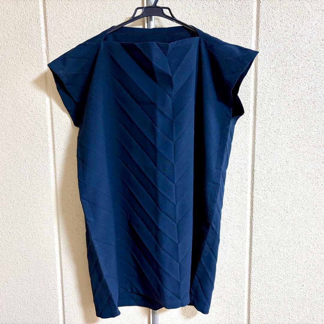 イッセイミヤケ ISSEY MIYAKE me スクエア トップス ネイビー