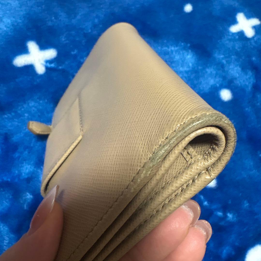 PRADA ベージュ 二つ折り財布