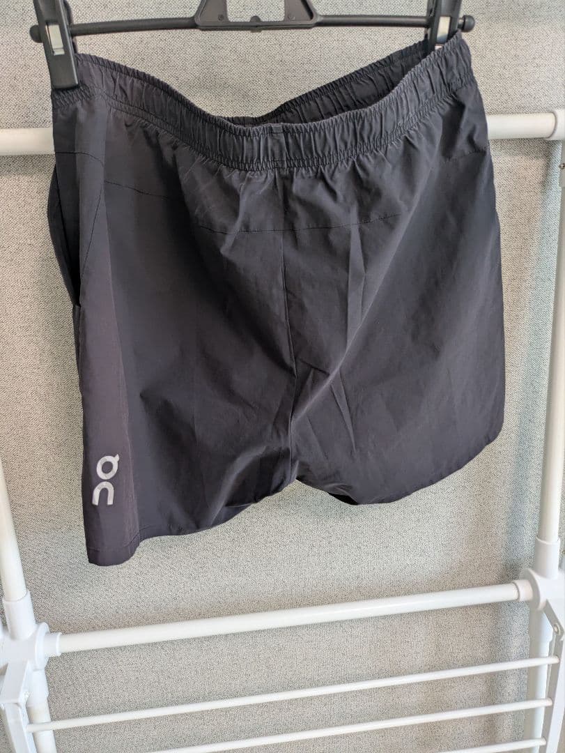 On メンズ Essential Shorts ブラック　メンズS