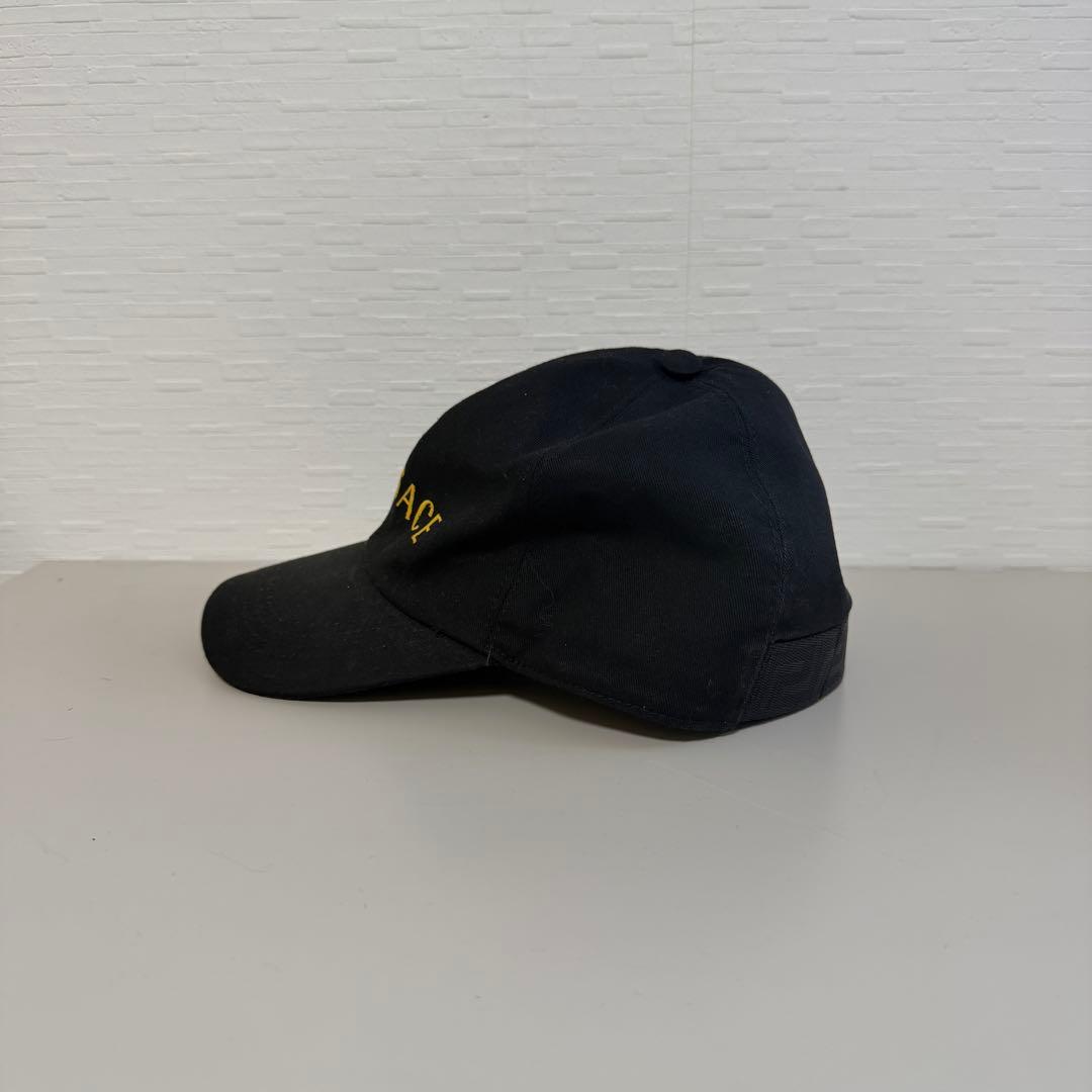 VERSACE ブラックキャップ ゴールドロゴ
