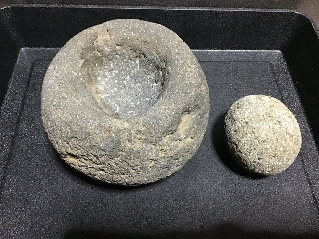 縄文　弥生　古墳　石器　すり石　臼　石皿　土器　石斧　凹石　出土　No85