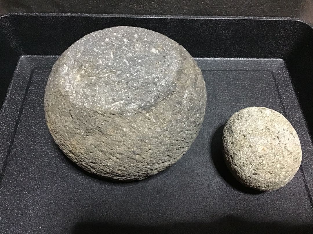 縄文　弥生　古墳　石器　すり石　臼　石皿　土器　石斧　凹石　出土　No85