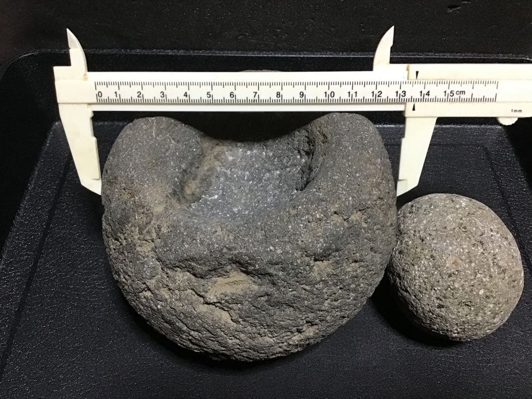 縄文　弥生　古墳　石器　すり石　臼　石皿　土器　石斧　凹石　出土　No85