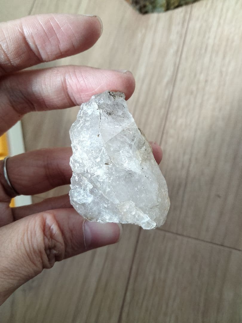 国産鉱物　山梨県　平沢鉱山　天然水晶　　トルマリン入り水晶　39g 番号706