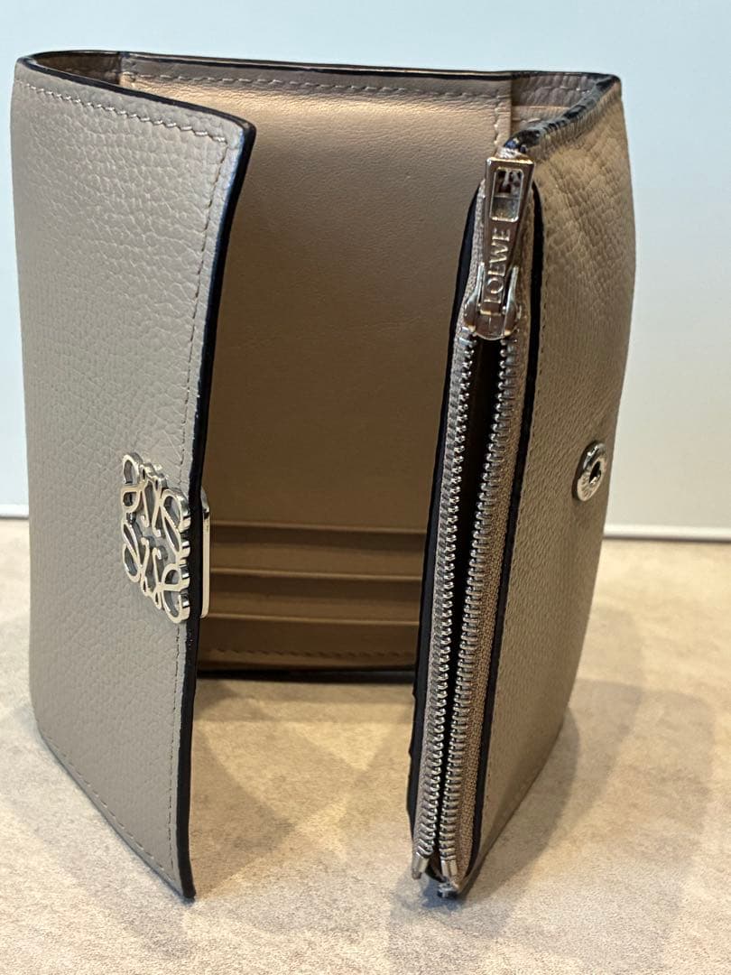 LOEVE ロエベ　アナグラム　レザー　グレージュ　三つ折り財布