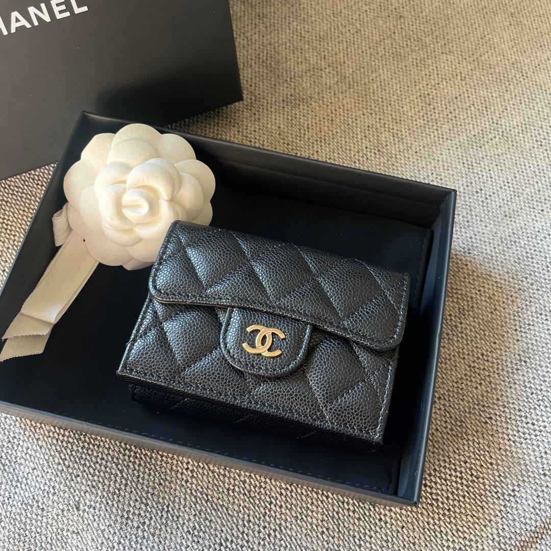 極美品　CHANEL スモールフラップ　ブラック 三つ折り財布　キャビアスキン
