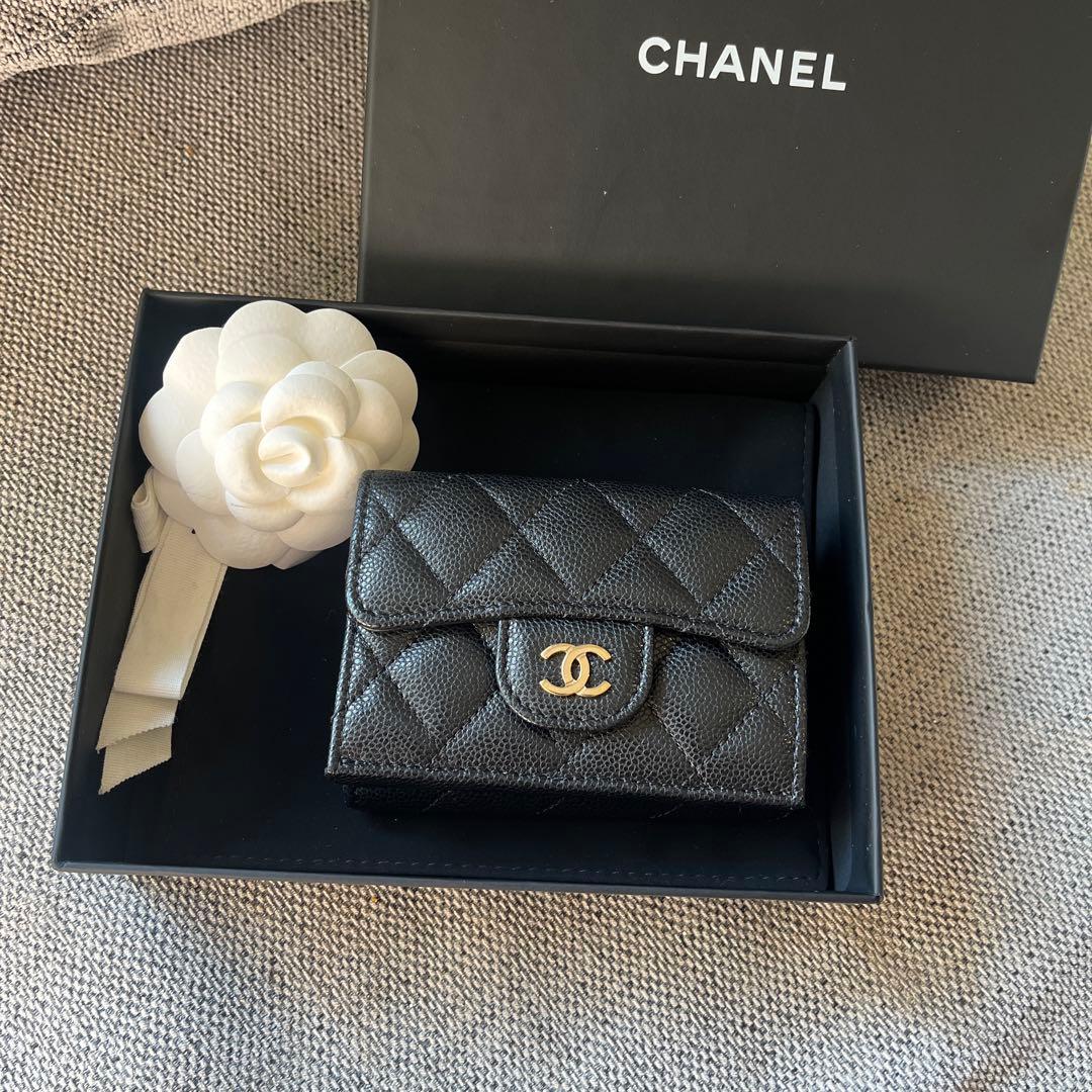 極美品　CHANEL スモールフラップ　ブラック 三つ折り財布　キャビアスキン