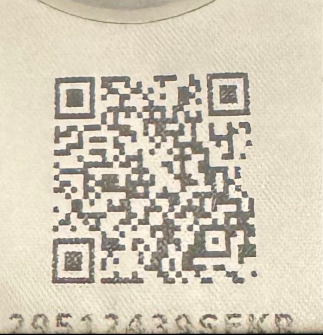 【カズ】MONCLER ロゴ入り ブラック Tシャツ