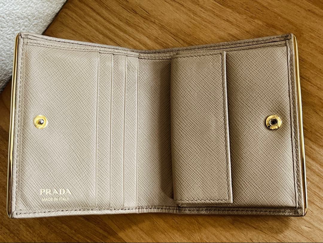 PRADA サフィアーノレザー 二つ折り財布 ベージュ