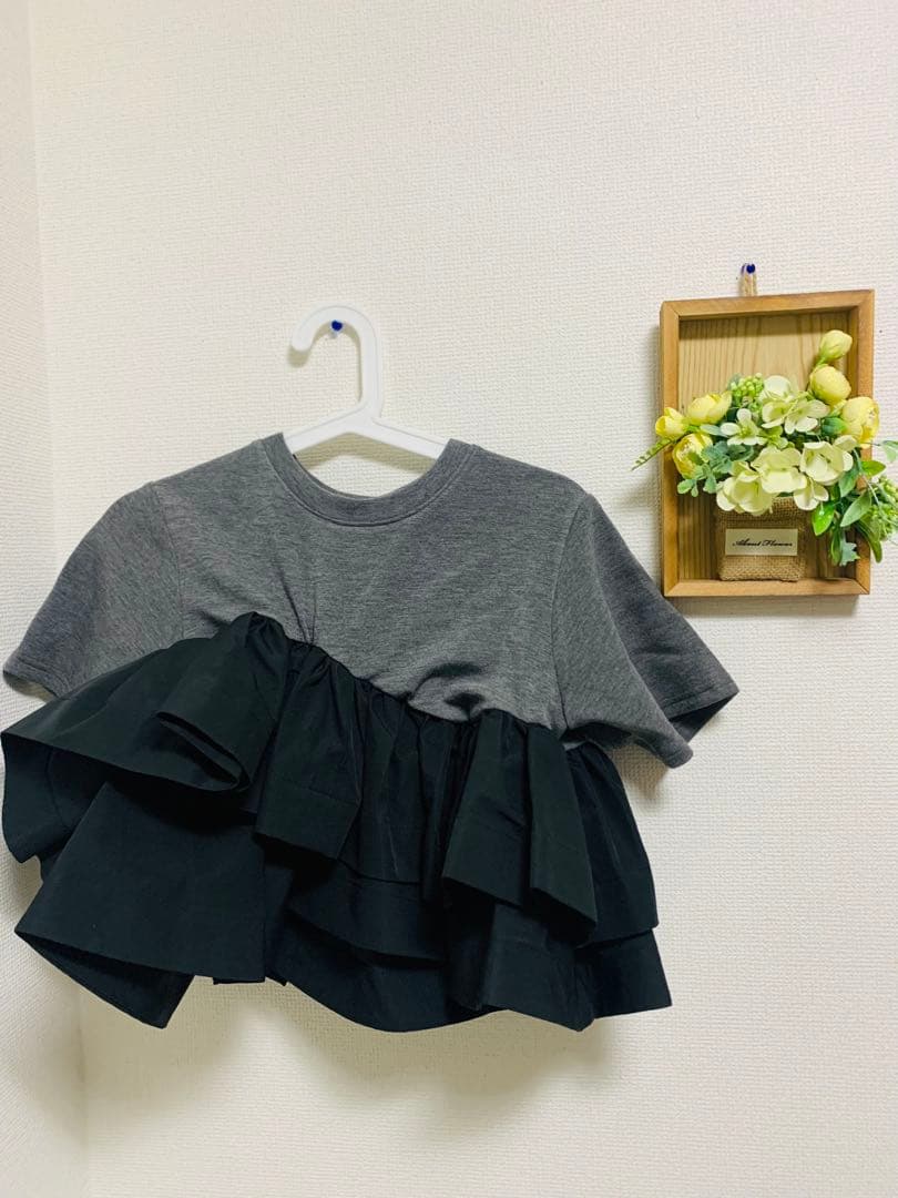 トップス Bibiy. DORA PEPURAMU TEE