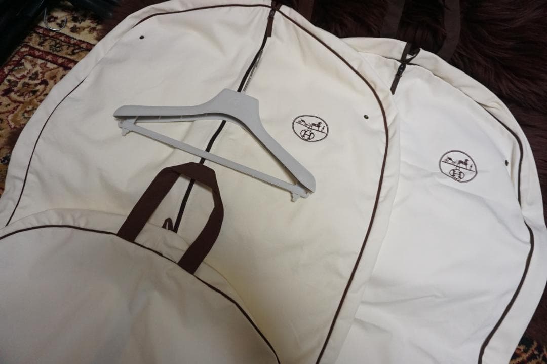 エルメス HERMES 白 ハンガー 1個 & ガーメントケース 2個