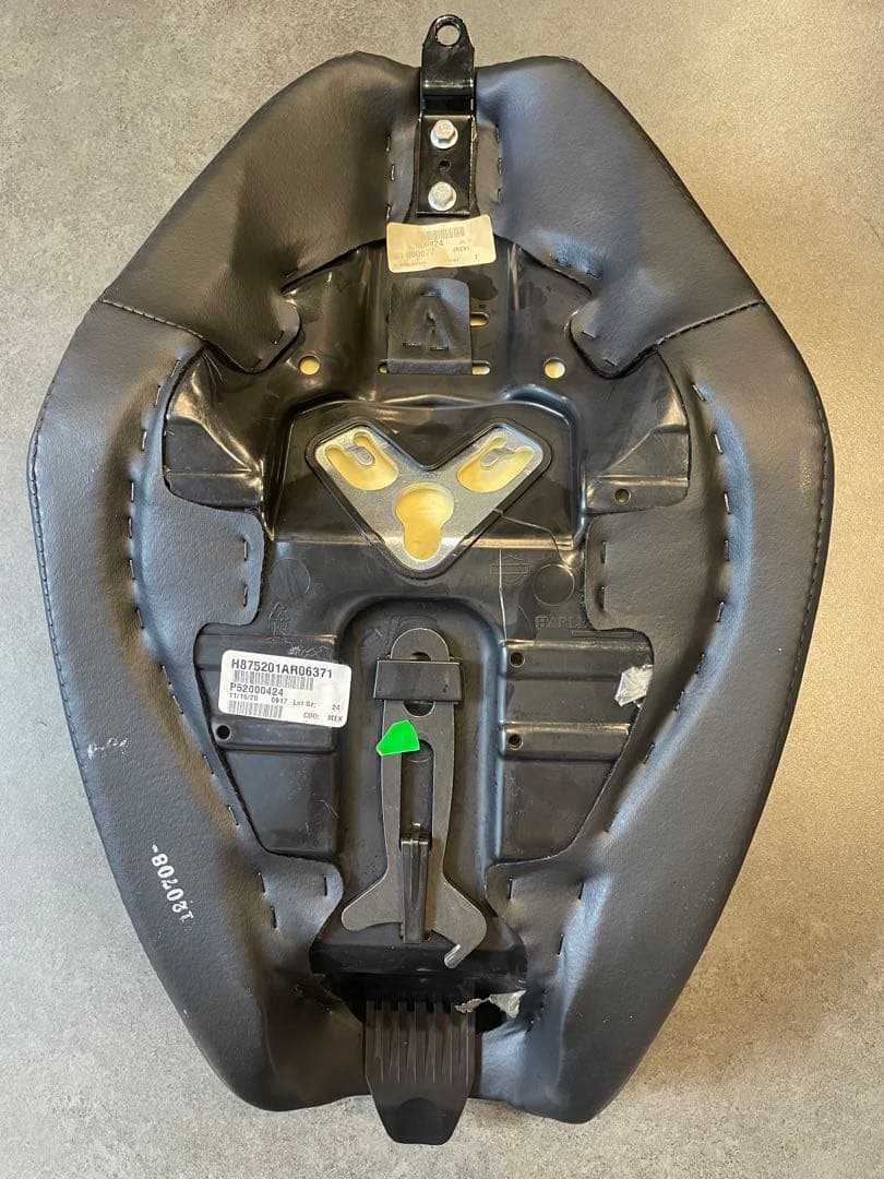 XL1200NS 純正ソロシート