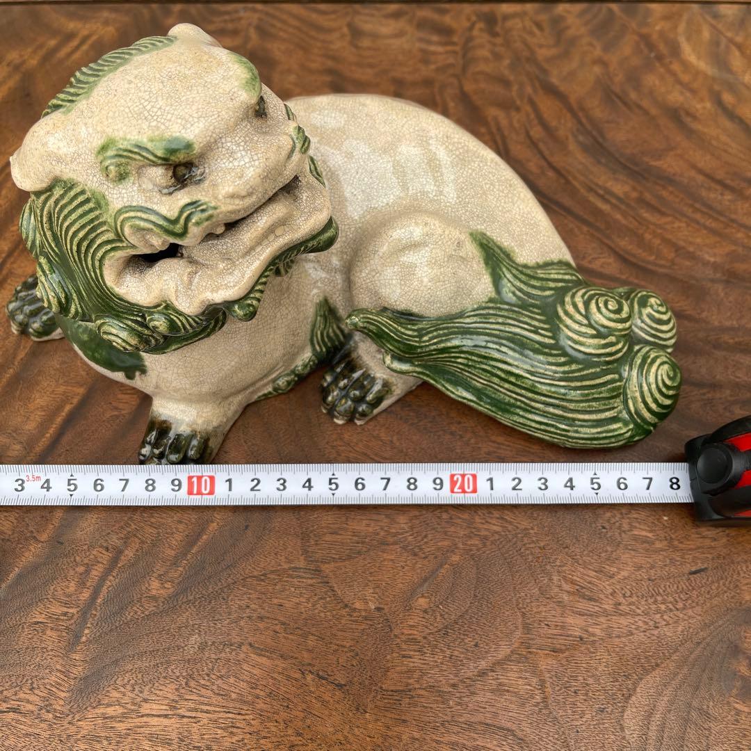 陶器製 獅子の形状の装飾品