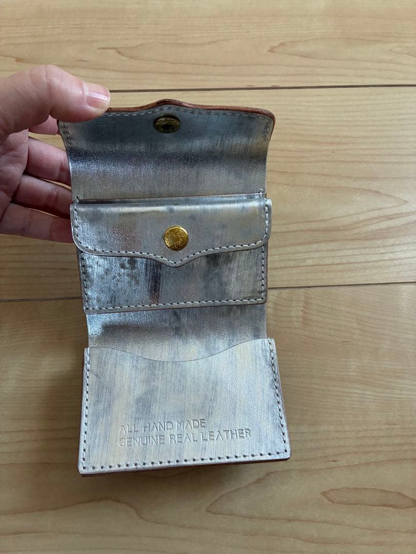 saranam 三つ折り財布　牛革　シルバー