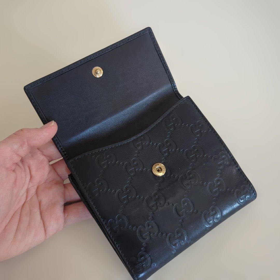 【smileくんページ】GUCCI ブラック レザー 二つ折り財布　シマ