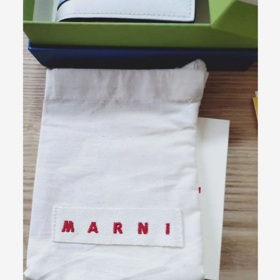 ぶるみん様　MARNI 折り財布　美品