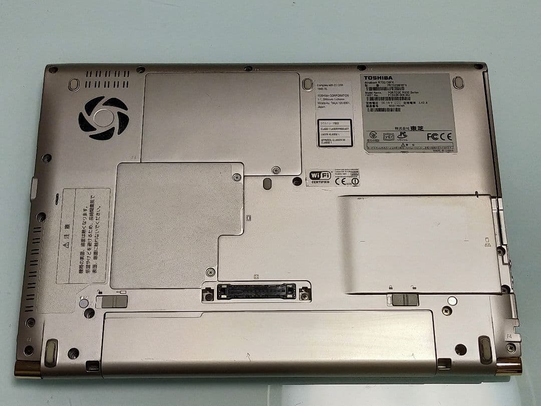 ②美品中古、ゴールド色TOSHIBA Dynabook R732