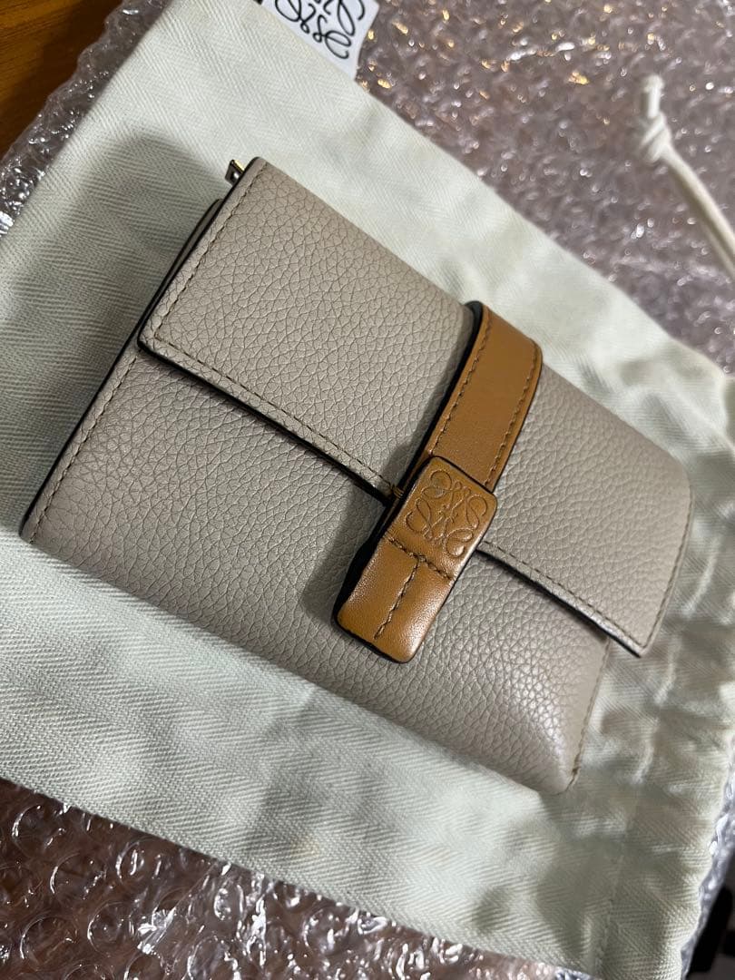 ♥*♥様 LOEWE／ロエベ　スモール バーティカル ウォレット　三つ折り財布