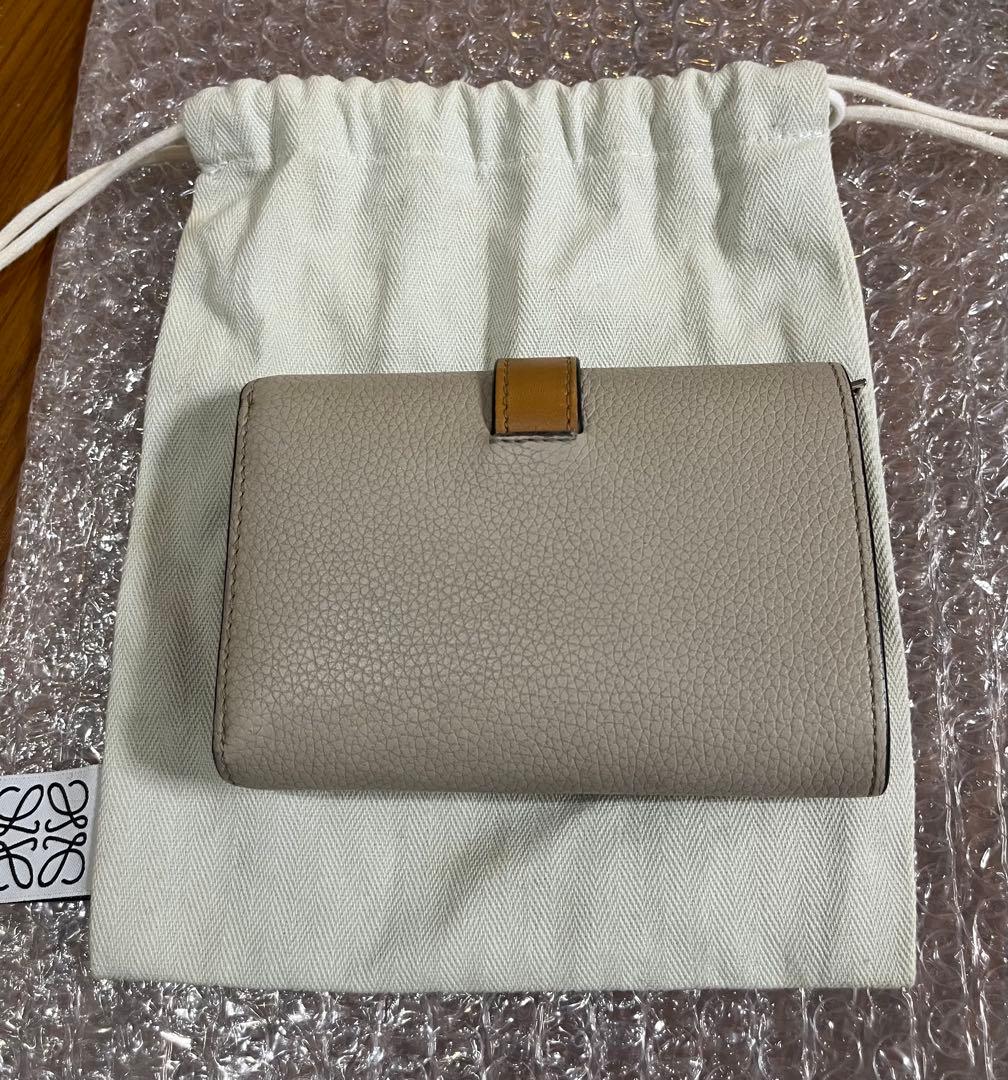 ♥*♥様 LOEWE／ロエベ　スモール バーティカル ウォレット　三つ折り財布