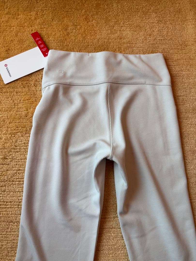 Lululemon フレアパンツ S/P BONE