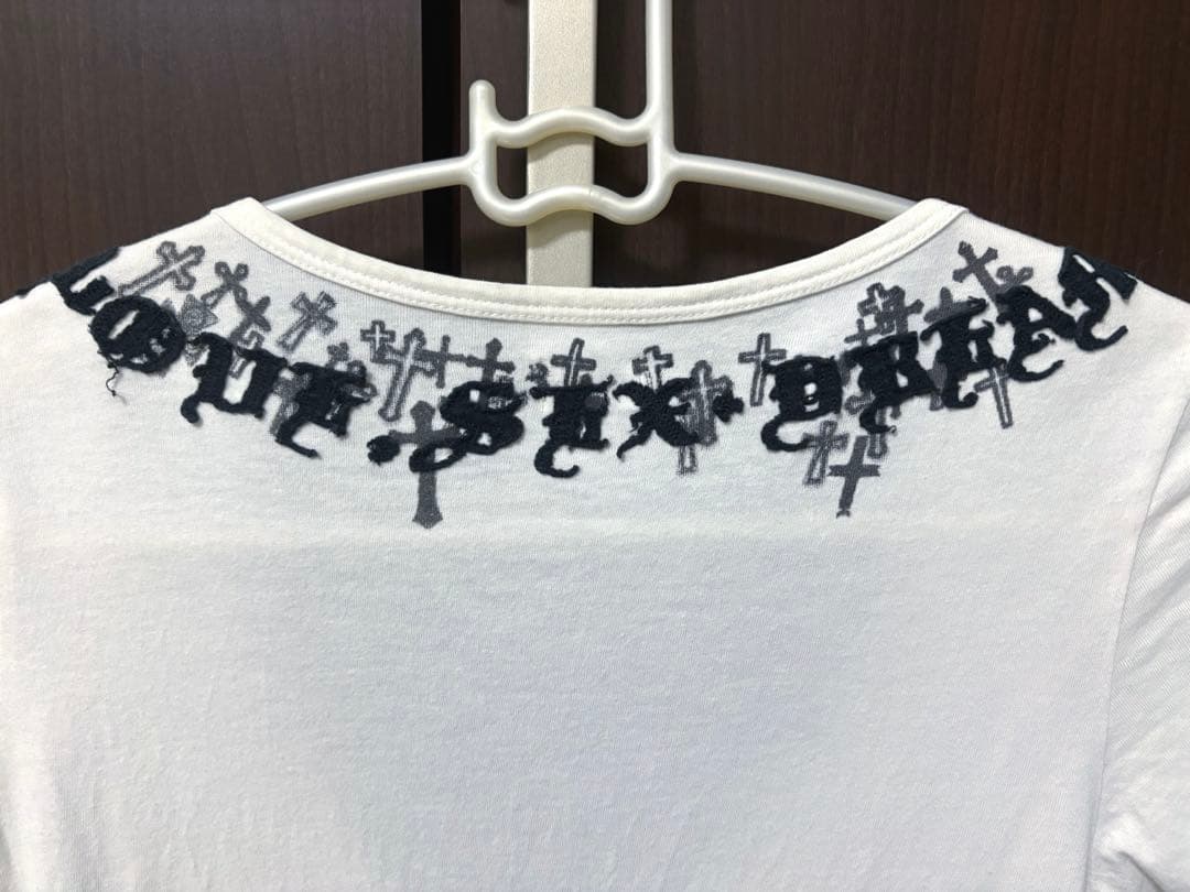LGB VネックＴシャツ　十字架プリント
