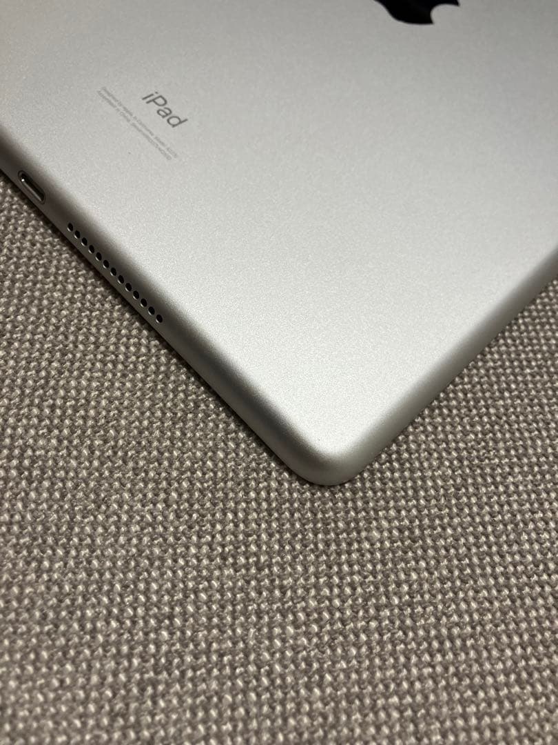 Apple iPad8 第8世代　32GB シルバー