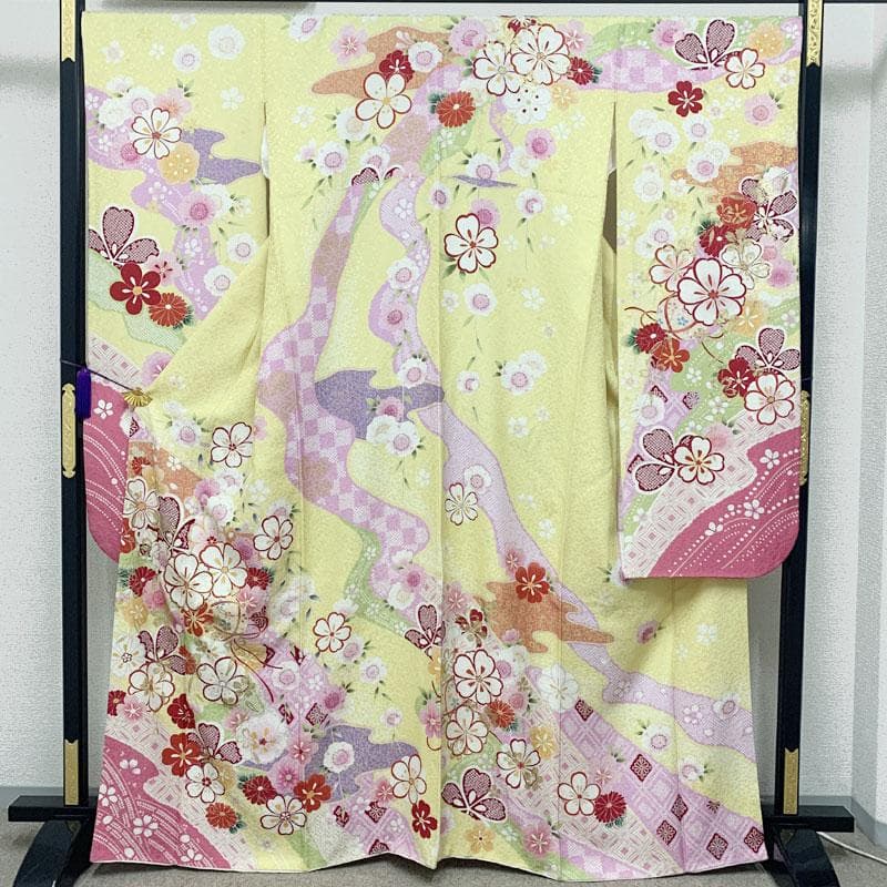 602z29☆かわいい！振袖 銀通し 古典柄 刺繍☆美品 成人式結婚式 十三参り
