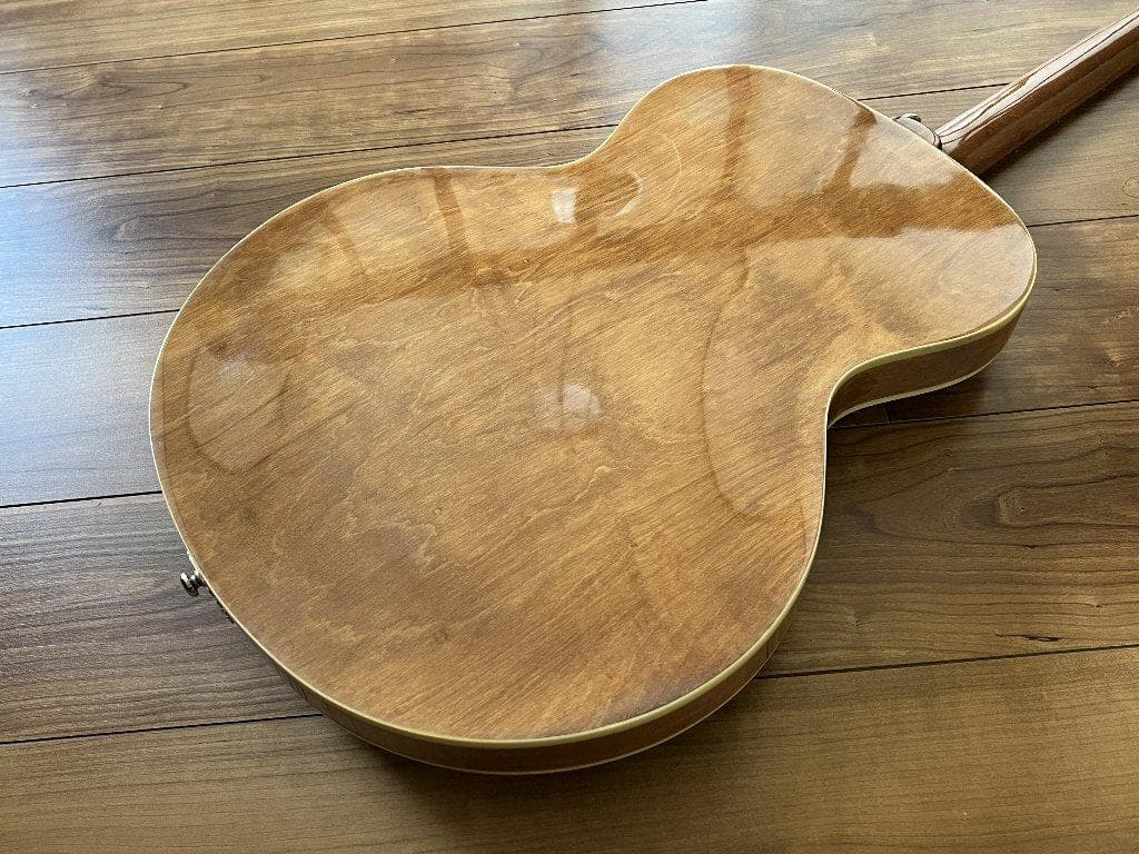 入手困難　The Loar　LH-301T-VS　名器！　ハードケース付属