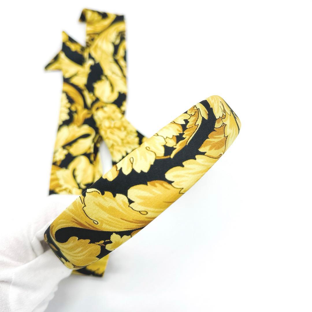 美品★Versace ヘアバンド スカーフ柄 カチューシャ★C63